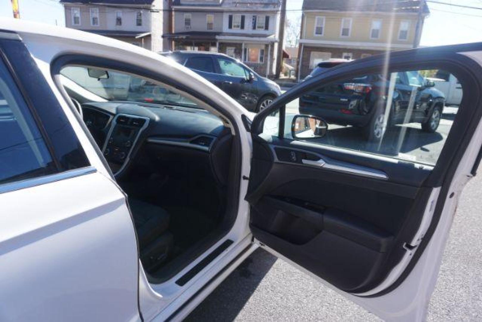 2016 White Platinum Metallic Tri-Coat /Charcoal Black, cloth Ford Fusion SE (1FA6P0H73G5) with an 2.5L L4 DOHC 16V engine, 6-Speed Automatic transmission, located at 312 Centre Ave, Schuylkill Haven, PA, 17972, (570) 593-5278, 40.638130, -76.177383 - fog lights, rear parking sensors - Photo#50