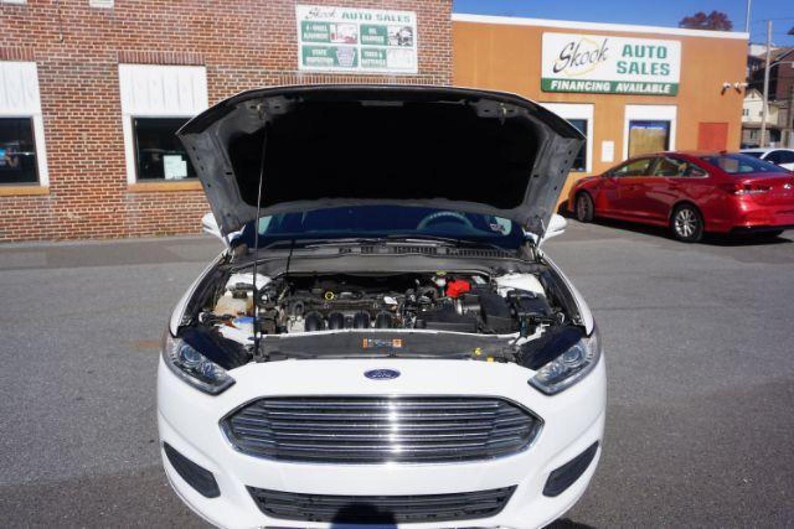 2016 White Platinum Metallic Tri-Coat /Charcoal Black, cloth Ford Fusion SE (1FA6P0H73G5) with an 2.5L L4 DOHC 16V engine, 6-Speed Automatic transmission, located at 312 Centre Ave, Schuylkill Haven, PA, 17972, (570) 593-5278, 40.638130, -76.177383 - fog lights, rear parking sensors - Photo#57