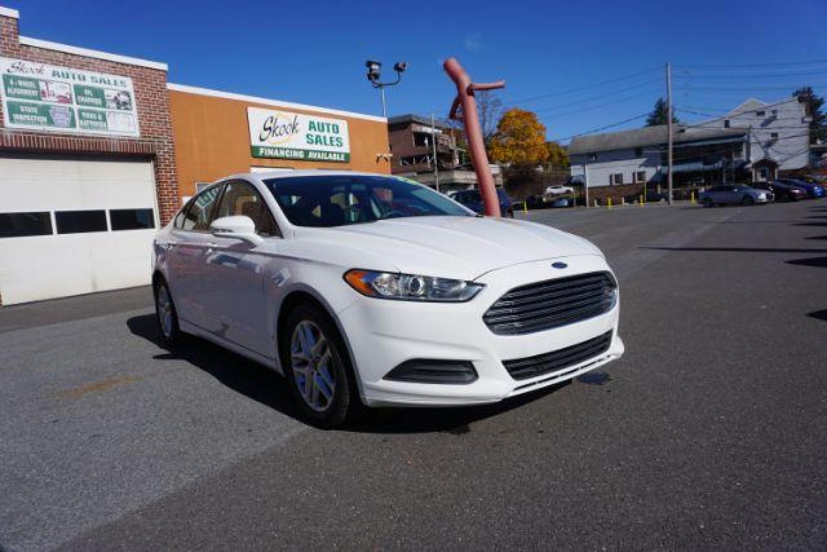 2016 White Platinum Metallic Tri-Coat /Charcoal Black, cloth Ford Fusion SE (1FA6P0H73G5) with an 2.5L L4 DOHC 16V engine, 6-Speed Automatic transmission, located at 312 Centre Ave, Schuylkill Haven, PA, 17972, (570) 593-5278, 40.638130, -76.177383 - fog lights, rear parking sensors - Photo#5