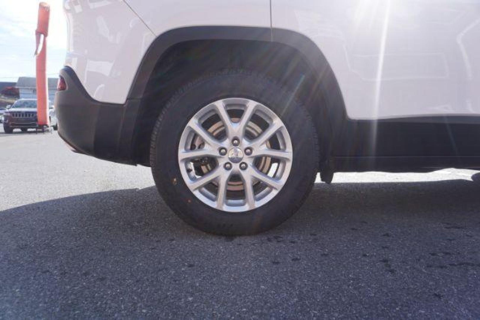 2016 Bright White Clear Coat /Black, premium cloth Jeep Cherokee Latitude 4WD (1C4PJMCS9GW) with an 3.2L V6 DOHC 24V engine, 9-Speed Automatic transmission, located at 312 Centre Ave, Schuylkill Haven, PA, 17972, (570) 593-5278, 40.638130, -76.177383 - navigation, passive keyless entry, power drivers seat - Photo#9