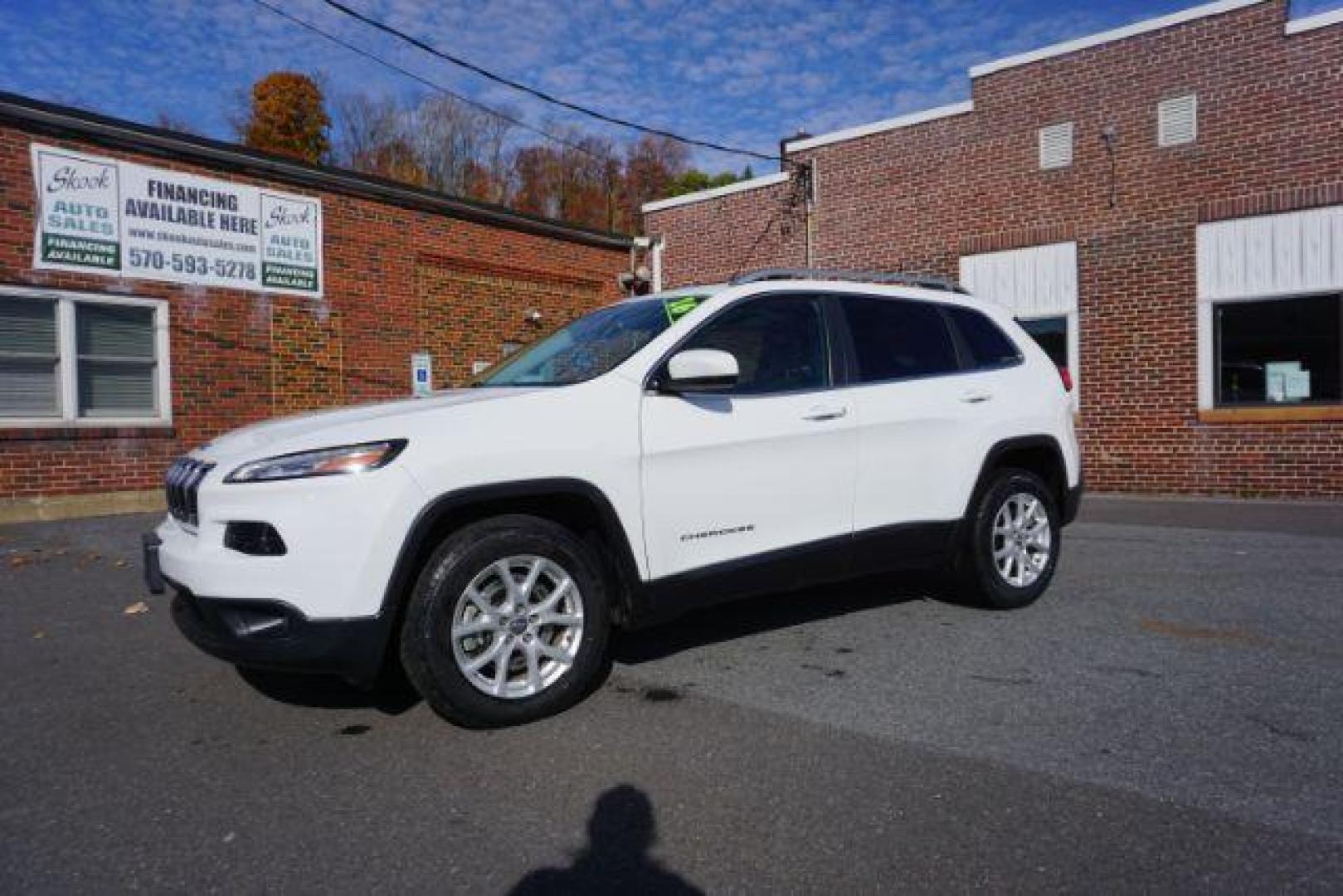 2016 Bright White Clear Coat /Black, premium cloth Jeep Cherokee Latitude 4WD (1C4PJMCS9GW) with an 3.2L V6 DOHC 24V engine, 9-Speed Automatic transmission, located at 312 Centre Ave, Schuylkill Haven, PA, 17972, (570) 593-5278, 40.638130, -76.177383 - navigation, passive keyless entry, power drivers seat - Photo#2