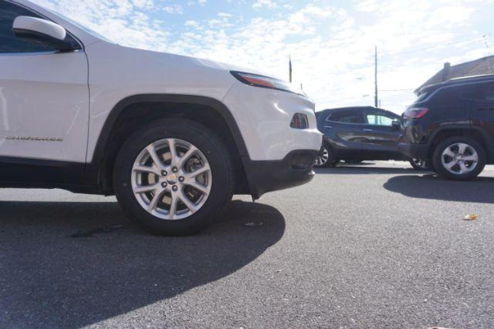 2016 Bright White Clear Coat /Black, premium cloth Jeep Cherokee Latitude 4WD (1C4PJMCS9GW) with an 3.2L V6 DOHC 24V engine, 9-Speed Automatic transmission, located at 312 Centre Ave, Schuylkill Haven, PA, 17972, (570) 593-5278, 40.638130, -76.177383 - navigation, passive keyless entry, power drivers seat - Photo#8