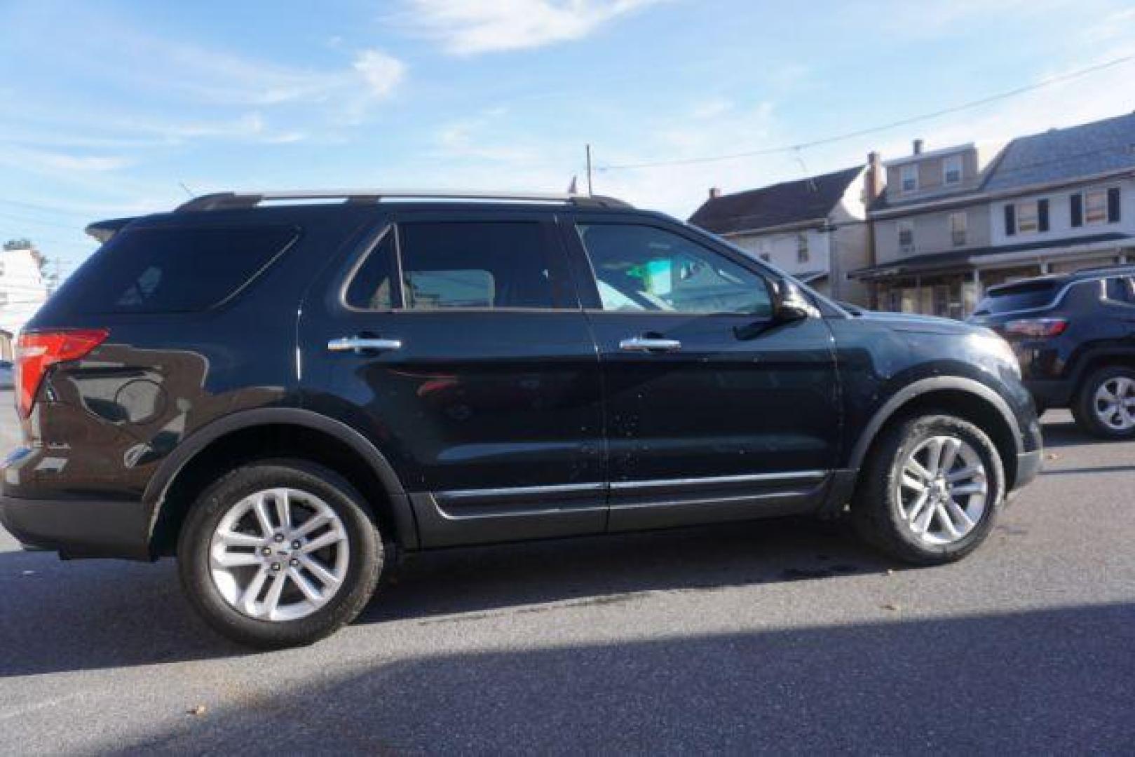 2014 Sterling Gray Metallic /Charcoal Black Ford Explorer XLT 4WD (1FM5K8D88EG) with an 3.5L V6 DOHC 24V engine, 6-Speed Automatic transmission, located at 312 Centre Ave, Schuylkill Haven, PA, 17972, (570) 593-5278, 40.638130, -76.177383 - blind spot monitor, navigation, power liftgate - Photo#9