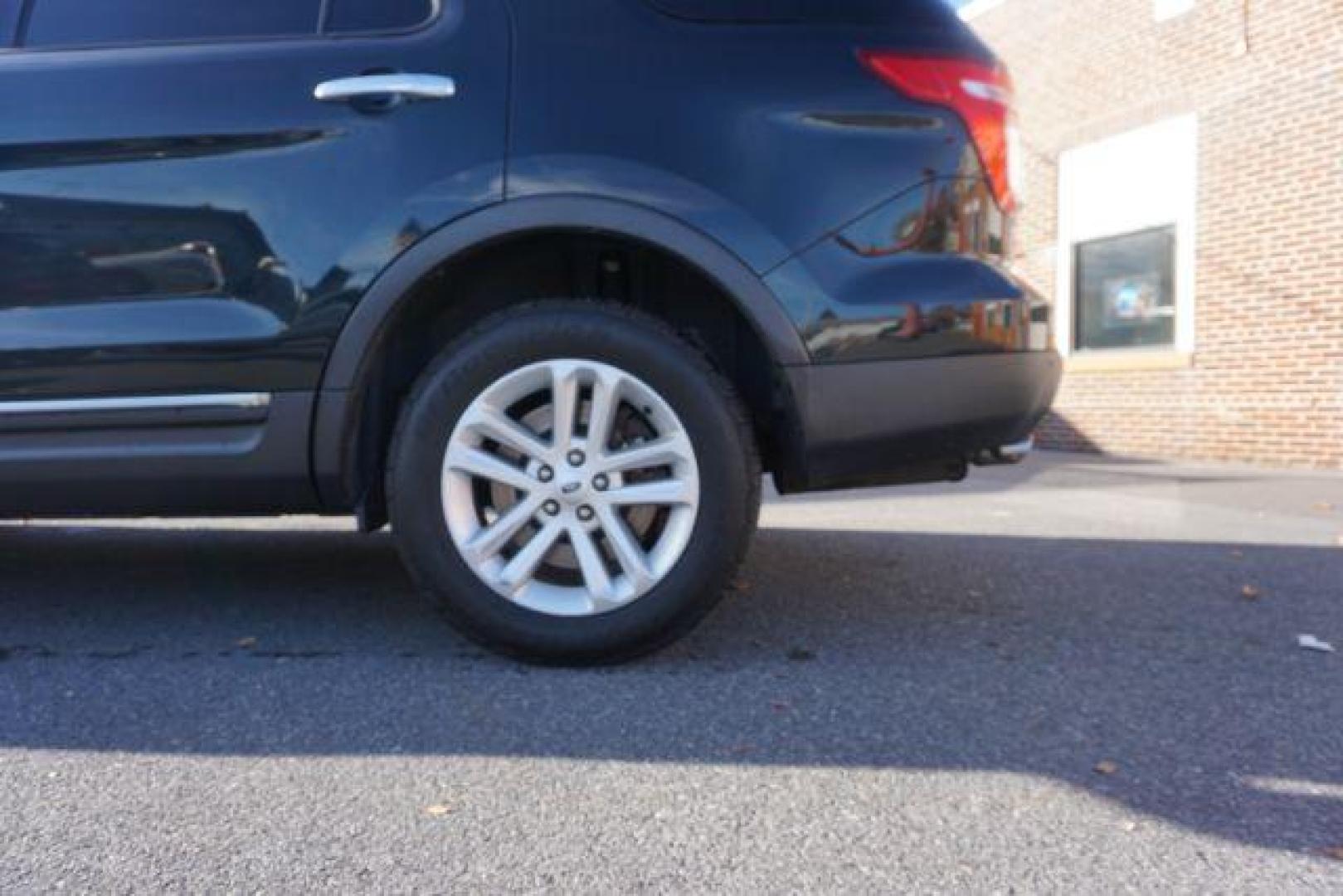 2014 Sterling Gray Metallic /Charcoal Black Ford Explorer XLT 4WD (1FM5K8D88EG) with an 3.5L V6 DOHC 24V engine, 6-Speed Automatic transmission, located at 312 Centre Ave, Schuylkill Haven, PA, 17972, (570) 593-5278, 40.638130, -76.177383 - blind spot monitor, navigation, power liftgate - Photo#16