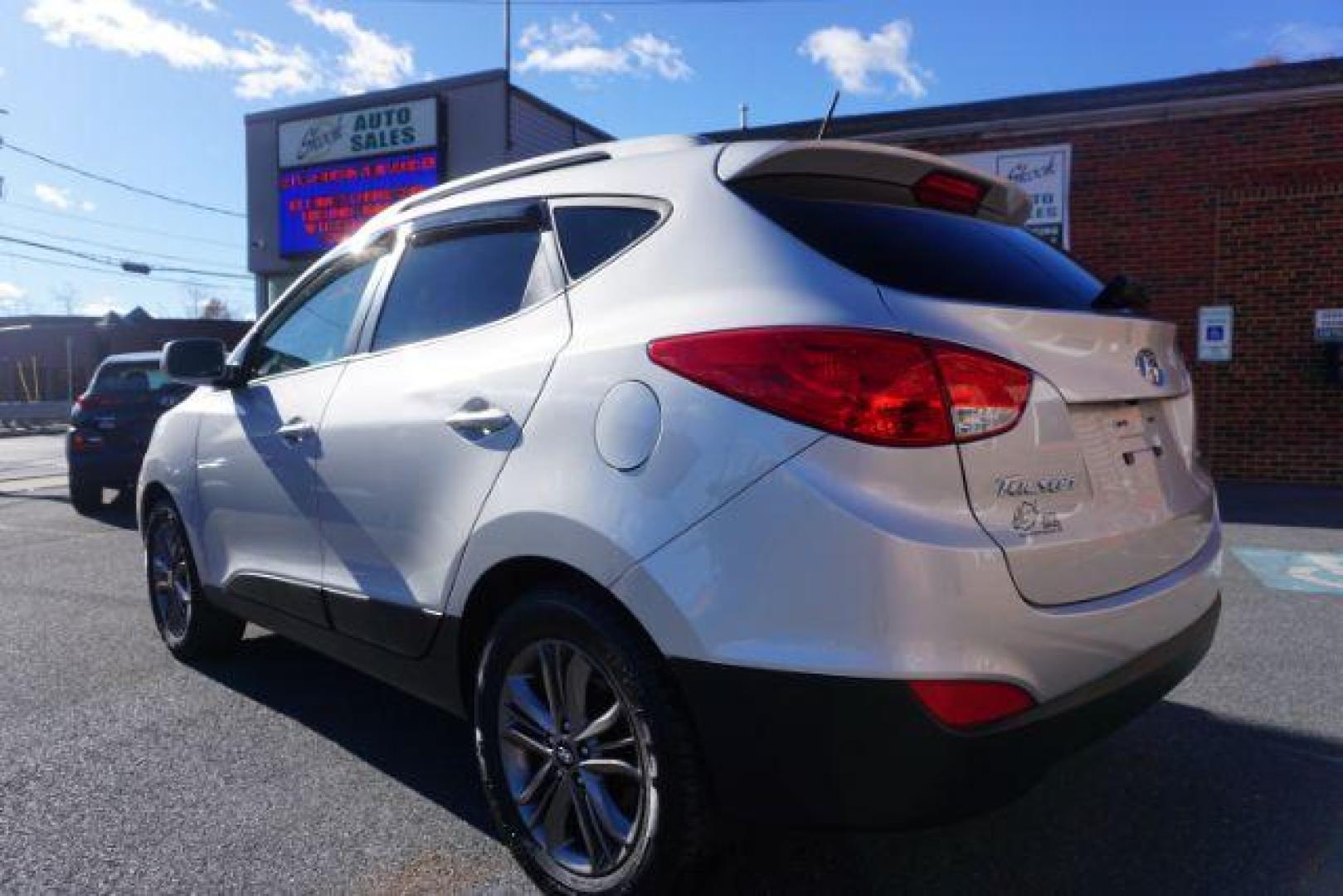 2014 Diamond Silver /Black Hyundai Tucson GLS AWD (KM8JUCAG5EU) with an 2.4L L4 DOHC 16V engine, 6-Speed Automatic transmission, located at 312 Centre Ave, Schuylkill Haven, PA, 17972, (570) 593-5278, 40.638130, -76.177383 - Photo#16