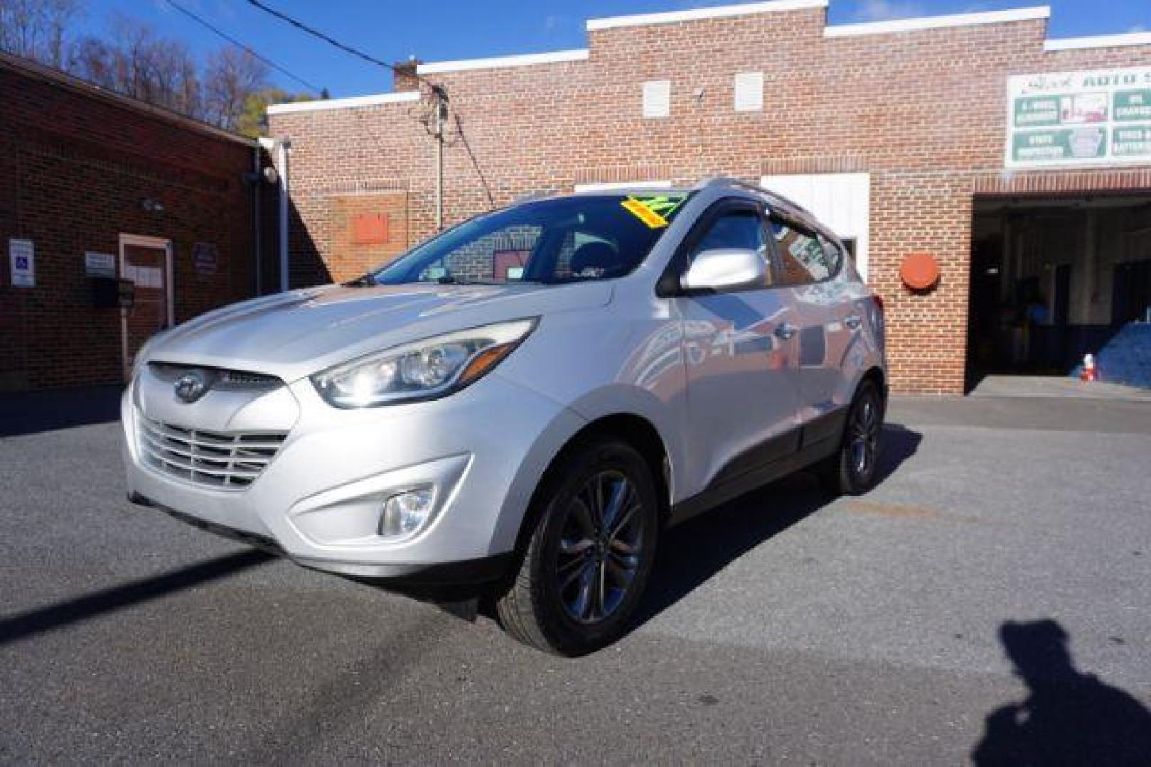 2014 Diamond Silver /Black Hyundai Tucson GLS AWD (KM8JUCAG5EU) with an 2.4L L4 DOHC 16V engine, 6-Speed Automatic transmission, located at 312 Centre Ave, Schuylkill Haven, PA, 17972, (570) 593-5278, 40.638130, -76.177383 - Photo#3