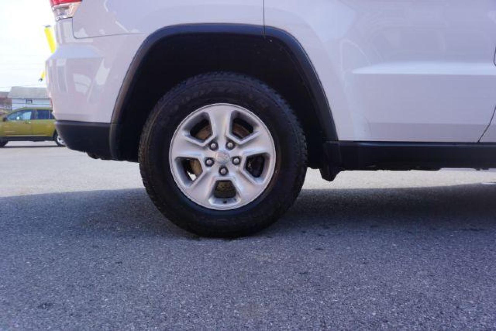 2016 Bright White Clear Coat /Black, cloth Jeep Grand Cherokee Laredo 4WD (1C4RJFAG1GC) with an 3.6L V6 DOHC 24V engine, 8-Speed Automatic transmission, located at 312 Centre Ave, Schuylkill Haven, PA, 17972, (570) 593-5278, 40.638130, -76.177383 - back up camera, locking/limited slip diff, luggage rack, luggage rack, rear parking sensors - Photo#10