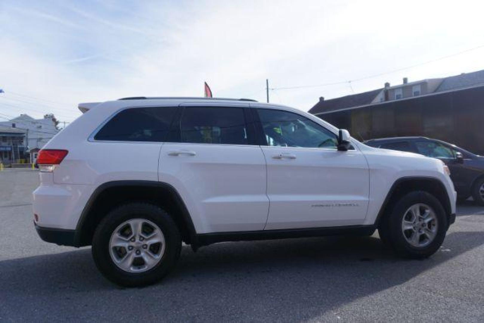 2016 Bright White Clear Coat /Black, cloth Jeep Grand Cherokee Laredo 4WD (1C4RJFAG1GC) with an 3.6L V6 DOHC 24V engine, 8-Speed Automatic transmission, located at 312 Centre Ave, Schuylkill Haven, PA, 17972, (570) 593-5278, 40.638130, -76.177383 - back up camera, locking/limited slip diff, luggage rack, luggage rack, rear parking sensors - Photo#11