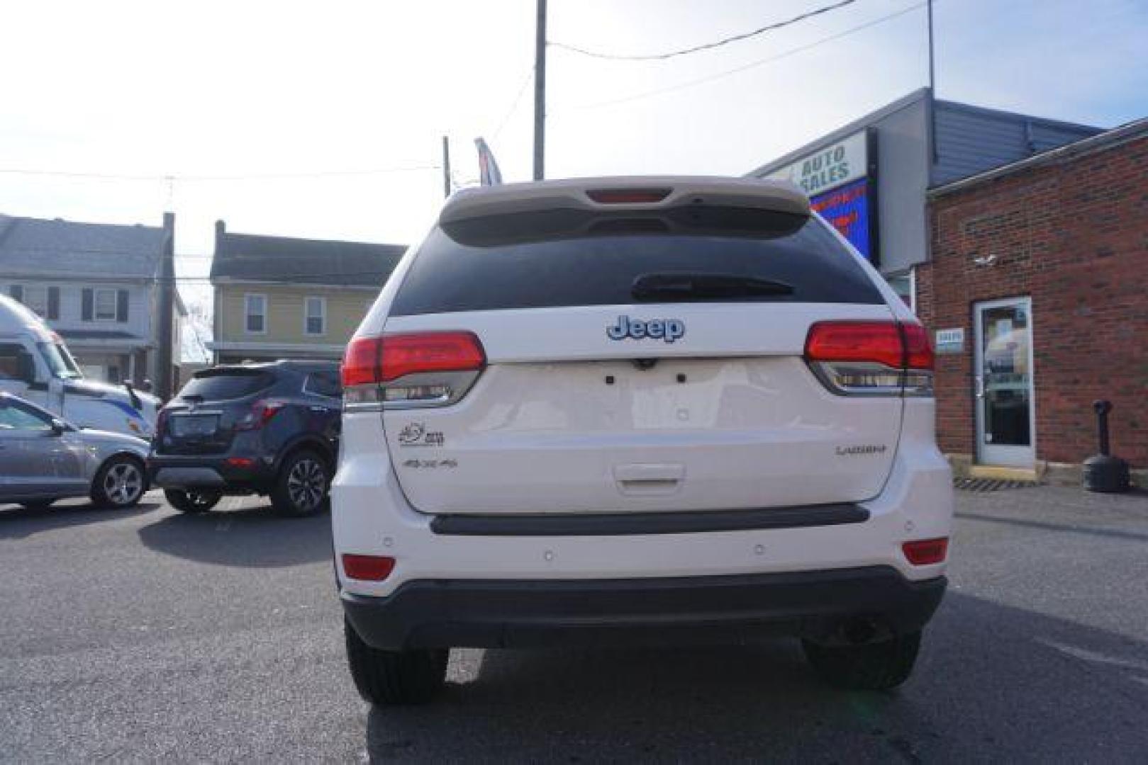 2016 Bright White Clear Coat /Black, cloth Jeep Grand Cherokee Laredo 4WD (1C4RJFAG1GC) with an 3.6L V6 DOHC 24V engine, 8-Speed Automatic transmission, located at 312 Centre Ave, Schuylkill Haven, PA, 17972, (570) 593-5278, 40.638130, -76.177383 - back up camera, locking/limited slip diff, luggage rack, luggage rack, rear parking sensors - Photo#14