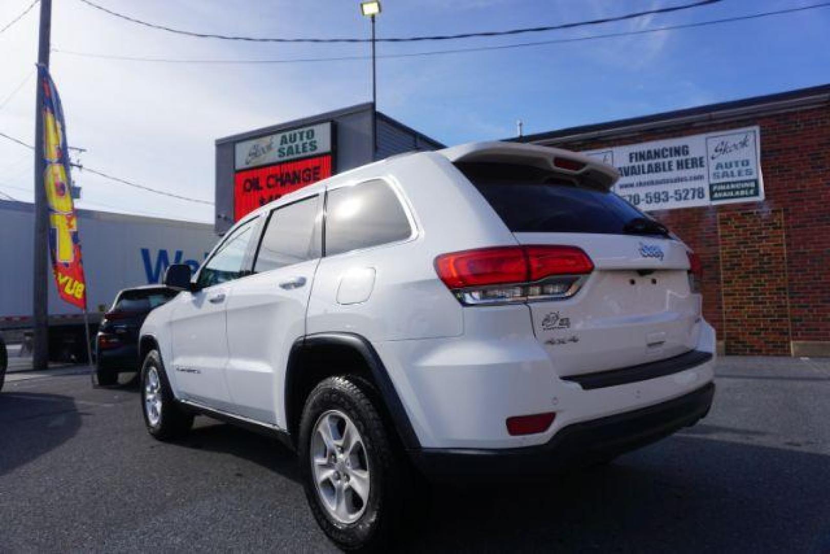 2016 Bright White Clear Coat /Black, cloth Jeep Grand Cherokee Laredo 4WD (1C4RJFAG1GC) with an 3.6L V6 DOHC 24V engine, 8-Speed Automatic transmission, located at 312 Centre Ave, Schuylkill Haven, PA, 17972, (570) 593-5278, 40.638130, -76.177383 - back up camera, locking/limited slip diff, luggage rack, luggage rack, rear parking sensors - Photo#16