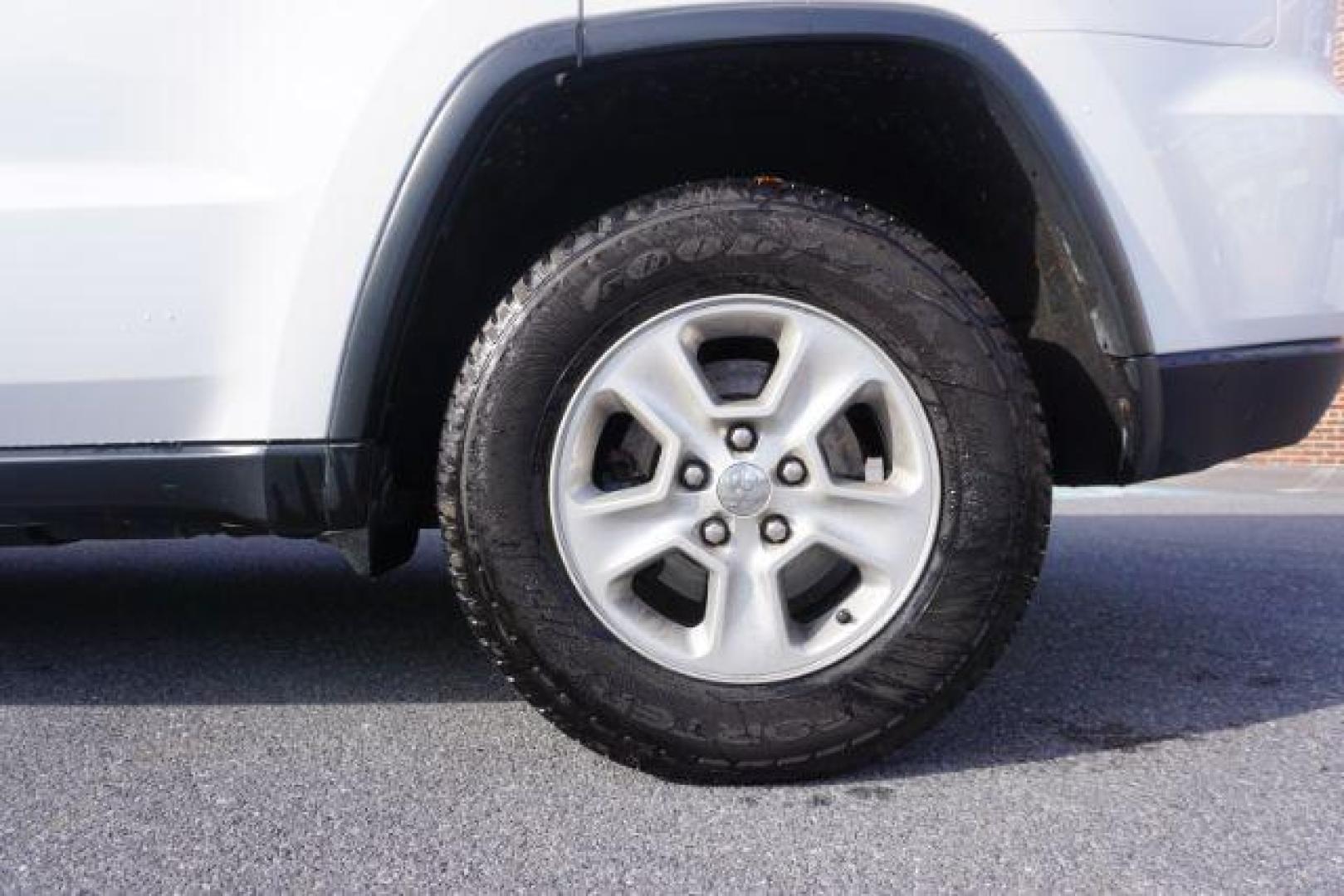 2016 Bright White Clear Coat /Black, cloth Jeep Grand Cherokee Laredo 4WD (1C4RJFAG1GC) with an 3.6L V6 DOHC 24V engine, 8-Speed Automatic transmission, located at 312 Centre Ave, Schuylkill Haven, PA, 17972, (570) 593-5278, 40.638130, -76.177383 - back up camera, locking/limited slip diff, luggage rack, luggage rack, rear parking sensors - Photo#3