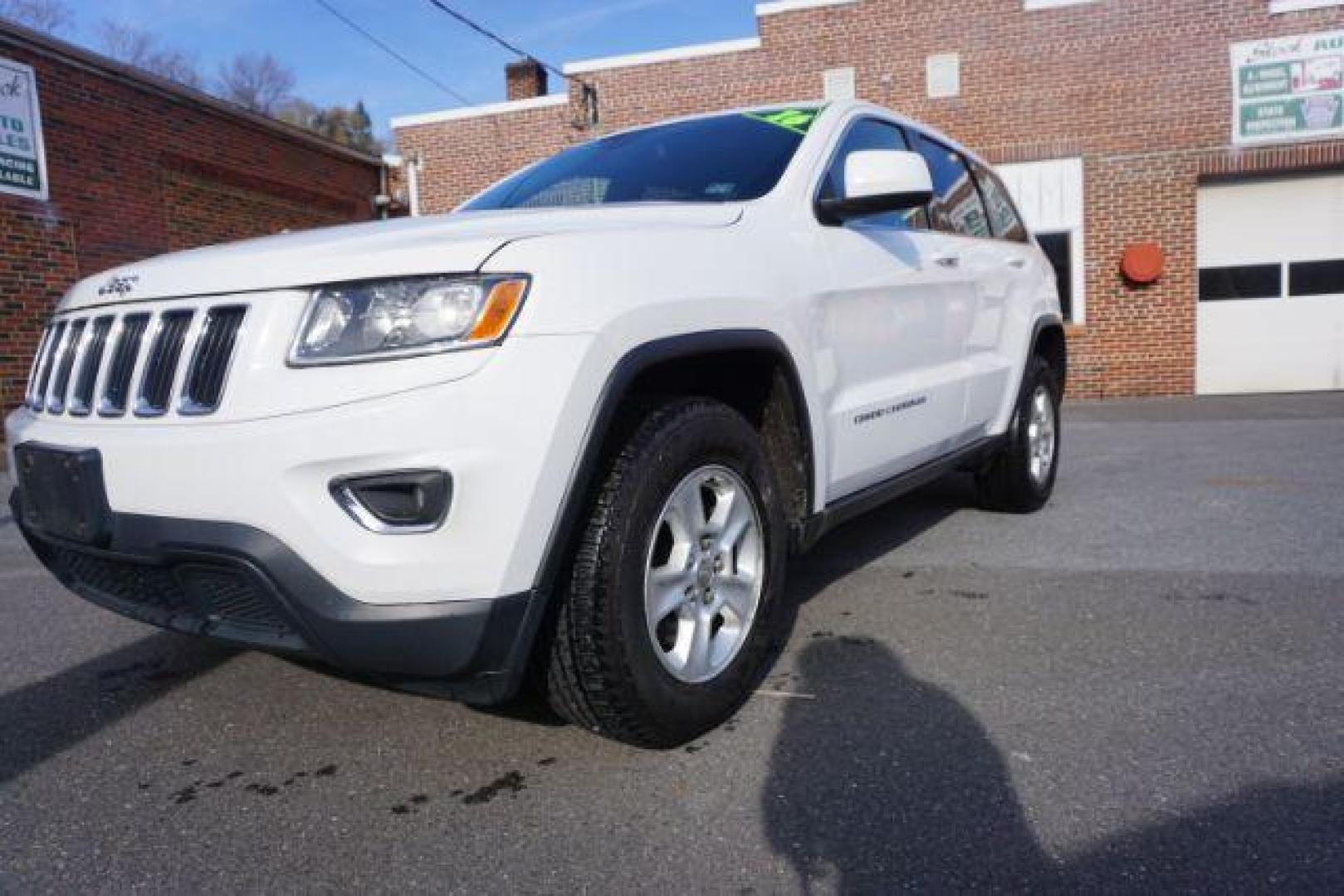 2016 Bright White Clear Coat /Black, cloth Jeep Grand Cherokee Laredo 4WD (1C4RJFAG1GC) with an 3.6L V6 DOHC 24V engine, 8-Speed Automatic transmission, located at 312 Centre Ave, Schuylkill Haven, PA, 17972, (570) 593-5278, 40.638130, -76.177383 - back up camera, locking/limited slip diff, luggage rack, luggage rack, rear parking sensors - Photo#4