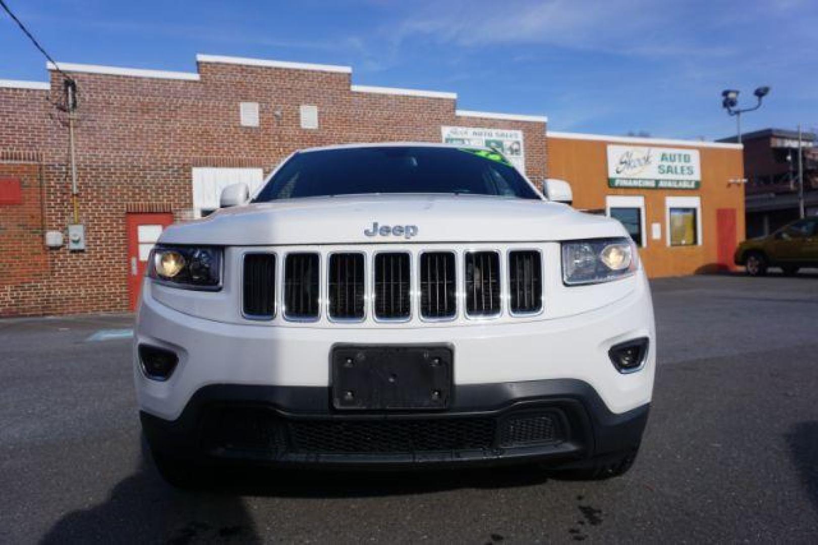 2016 Bright White Clear Coat /Black, cloth Jeep Grand Cherokee Laredo 4WD (1C4RJFAG1GC) with an 3.6L V6 DOHC 24V engine, 8-Speed Automatic transmission, located at 312 Centre Ave, Schuylkill Haven, PA, 17972, (570) 593-5278, 40.638130, -76.177383 - back up camera, locking/limited slip diff, luggage rack, luggage rack, rear parking sensors - Photo#5