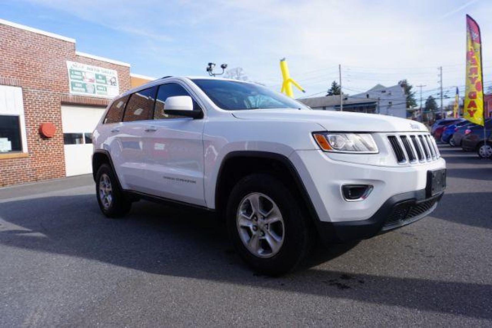 2016 Bright White Clear Coat /Black, cloth Jeep Grand Cherokee Laredo 4WD (1C4RJFAG1GC) with an 3.6L V6 DOHC 24V engine, 8-Speed Automatic transmission, located at 312 Centre Ave, Schuylkill Haven, PA, 17972, (570) 593-5278, 40.638130, -76.177383 - back up camera, locking/limited slip diff, luggage rack, luggage rack, rear parking sensors - Photo#8