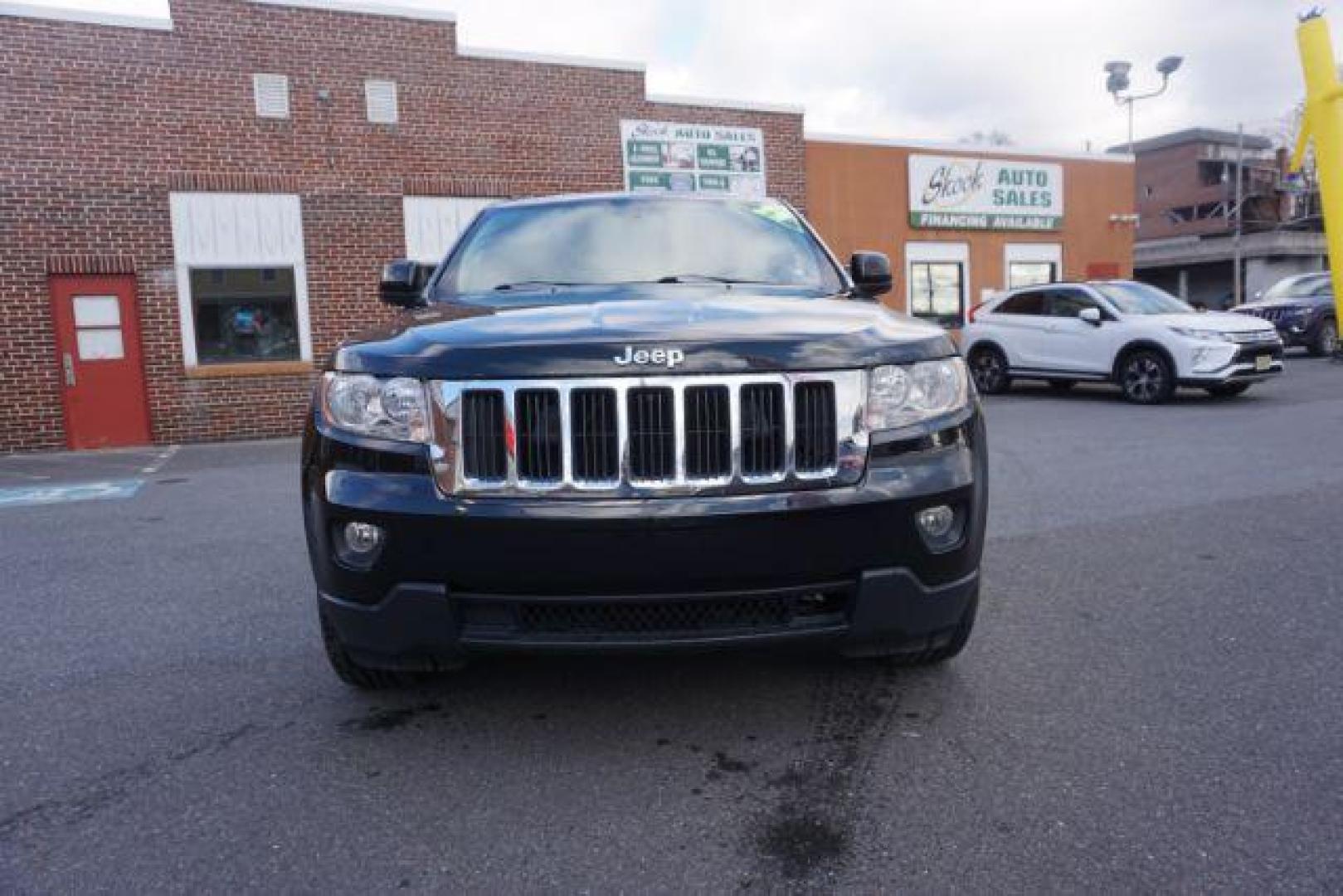 2012 Brilliant Black Crystal Pearl /Black Leather Interior Jeep Grand Cherokee Laredo 4WD (1C4RJFAGXCC) with an 3.6L V6 DOHC 24V engine, 5-Speed Automatic transmission, located at 312 Centre Ave, Schuylkill Haven, PA, 17972, (570) 593-5278, 40.638130, -76.177383 - automatic climate control, back up camera, heated front seats, leather seats, navigation, power liftgate, power sunroof, rear parking sensors - Photo#4