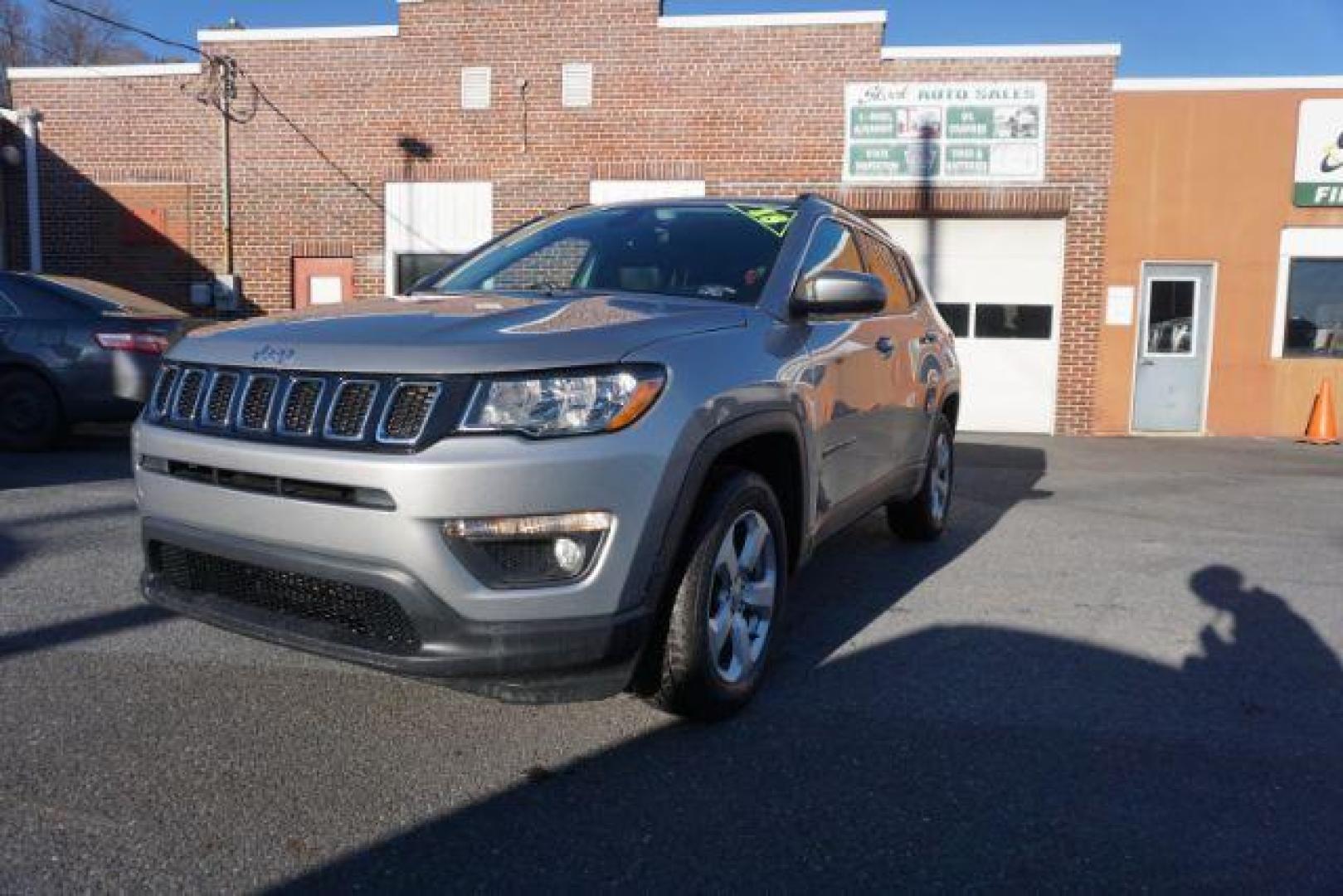 2018 Billet Silver Metallic Clear Coat/Black Clear Coat /leather Jeep Compass Latitude 4WD (3C4NJDBB8JT) with an 2.4L L4 DOHC 16V engine, located at 312 Centre Ave, Schuylkill Haven, PA, 17972, (570) 593-5278, 40.638130, -76.177383 - COLLISION AVOIDANCE SYSTEM, HID HEADLAMPS, LANE DEPARTURE WARNING, LUGGAGE RACK, POWER LIFTGATE, TOWING PKG - Photo#3