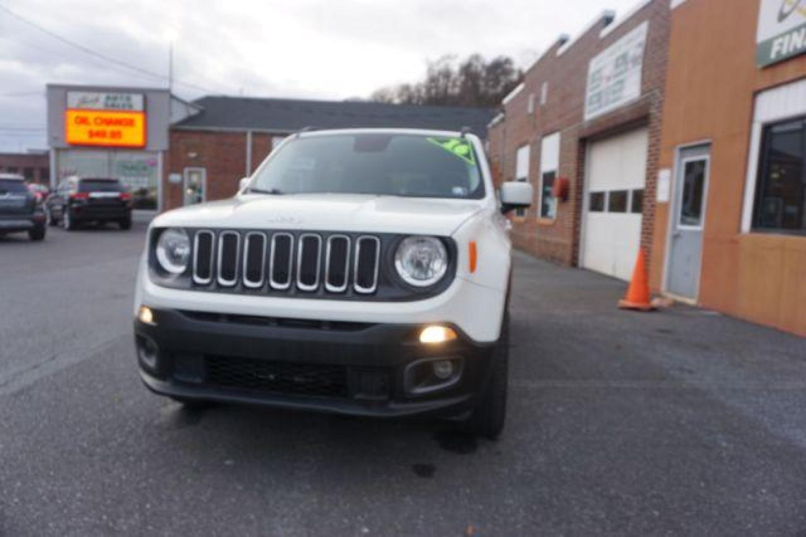 2016 Alpine White /Black, cloth Jeep Renegade Latitude 4WD (ZACCJBBT9GP) with an 2.4L L4 DOHC 16V engine, 6-Speed Manual transmission, located at 312 Centre Ave, Schuylkill Haven, PA, 17972, (570) 593-5278, 40.638130, -76.177383 - bluetooth connection, luggage rack, passive keyless entry, remote engine starter, - Photo#5