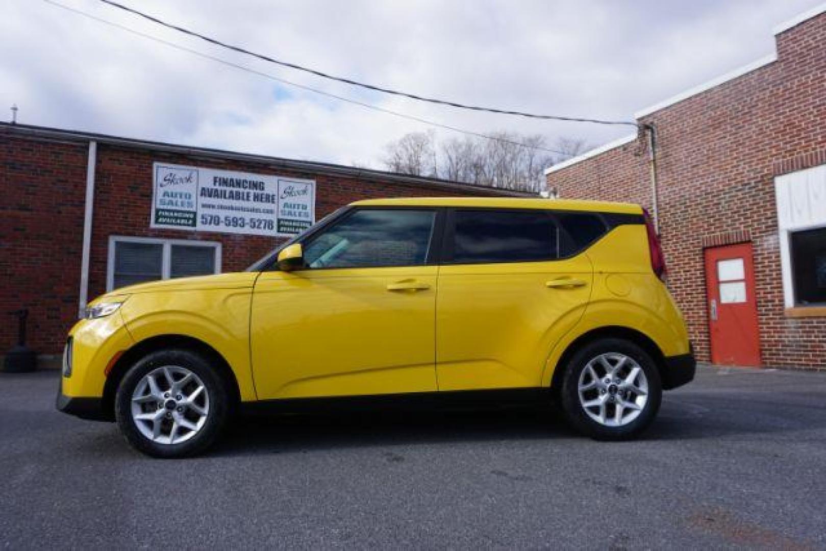 2020 Solar Yellow /Gray Two-Tone Woven Cloth, cloth Kia Soul S (KNDJ23AUXL7) with an 2.0L L4 DOHC 16V engine, Continuously Variable Transmission transmission, located at 312 Centre Ave, Schuylkill Haven, PA, 17972, (570) 593-5278, 40.638130, -76.177383 - Photo#0