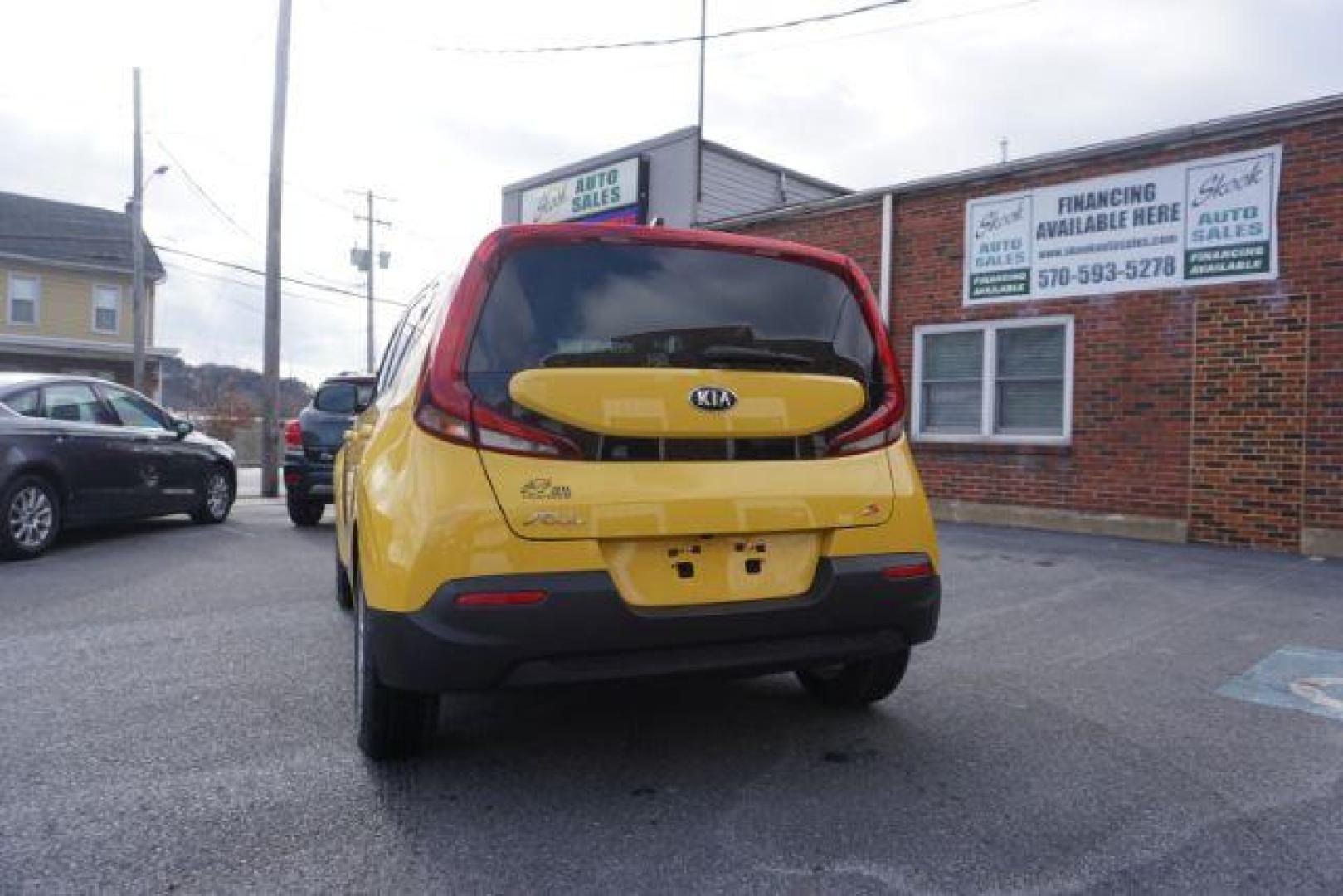 2020 Solar Yellow /Gray Two-Tone Woven Cloth, cloth Kia Soul S (KNDJ23AUXL7) with an 2.0L L4 DOHC 16V engine, Continuously Variable Transmission transmission, located at 312 Centre Ave, Schuylkill Haven, PA, 17972, (570) 593-5278, 40.638130, -76.177383 - Photo#14