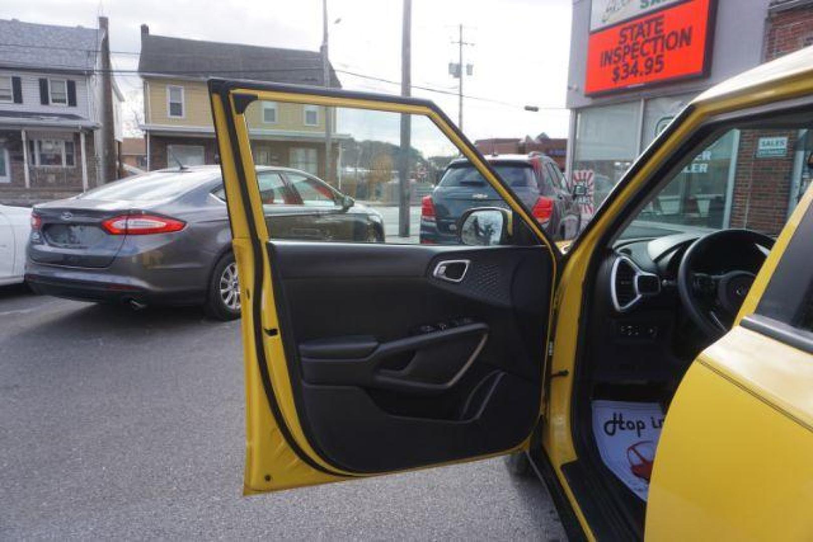 2020 Solar Yellow /Gray Two-Tone Woven Cloth, cloth Kia Soul S (KNDJ23AUXL7) with an 2.0L L4 DOHC 16V engine, Continuously Variable Transmission transmission, located at 312 Centre Ave, Schuylkill Haven, PA, 17972, (570) 593-5278, 40.638130, -76.177383 - Photo#21