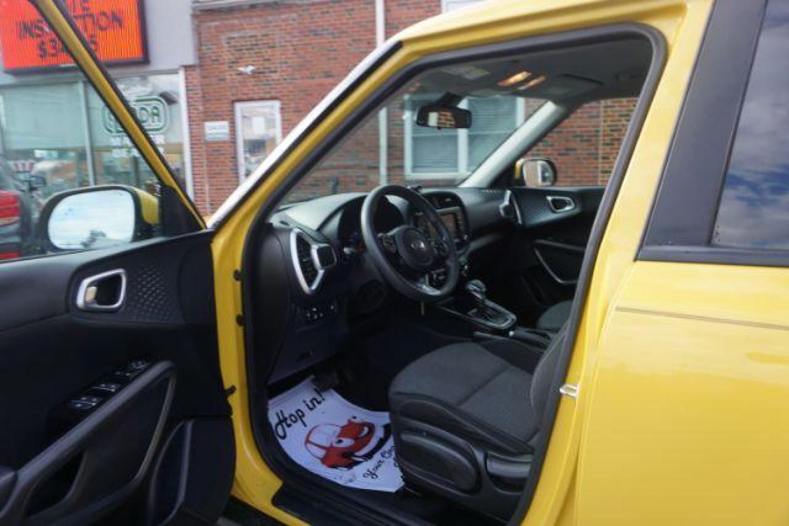 2020 Solar Yellow /Gray Two-Tone Woven Cloth, cloth Kia Soul S (KNDJ23AUXL7) with an 2.0L L4 DOHC 16V engine, Continuously Variable Transmission transmission, located at 312 Centre Ave, Schuylkill Haven, PA, 17972, (570) 593-5278, 40.638130, -76.177383 - Photo#23