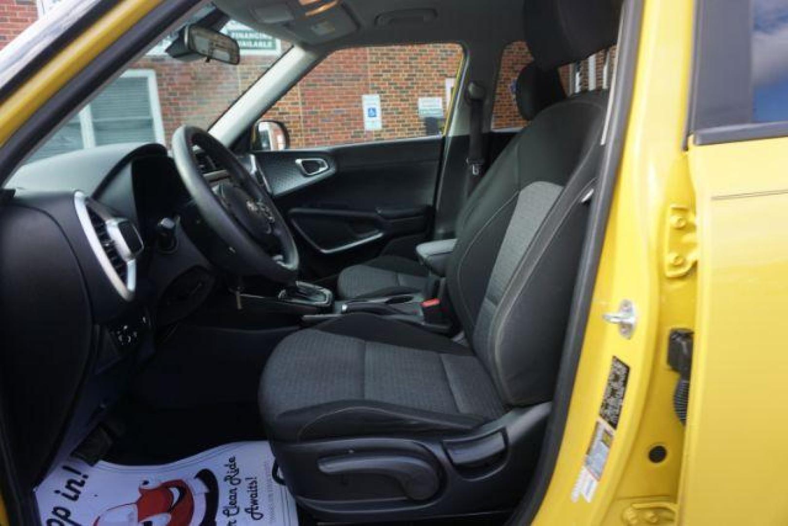 2020 Solar Yellow /Gray Two-Tone Woven Cloth, cloth Kia Soul S (KNDJ23AUXL7) with an 2.0L L4 DOHC 16V engine, Continuously Variable Transmission transmission, located at 312 Centre Ave, Schuylkill Haven, PA, 17972, (570) 593-5278, 40.638130, -76.177383 - Photo#25