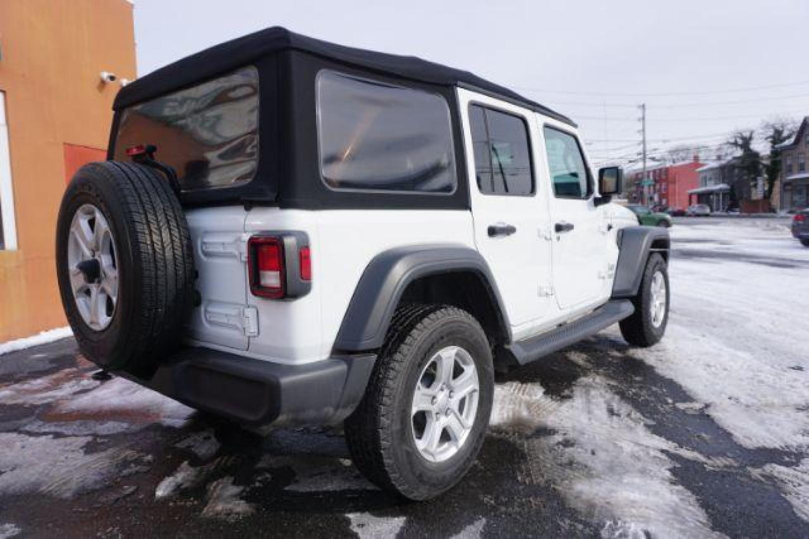 2018 white /black cloth Jeep Wrangler Unlimited Sport (1C4HJXDG1JW) with an 3.6L V6 DOHC 24V FFV engine, 6-Speed Automatic transmission, located at 312 Centre Ave, Schuylkill Haven, PA, 17972, (570) 593-5278, 40.638130, -76.177383 - Photo#9