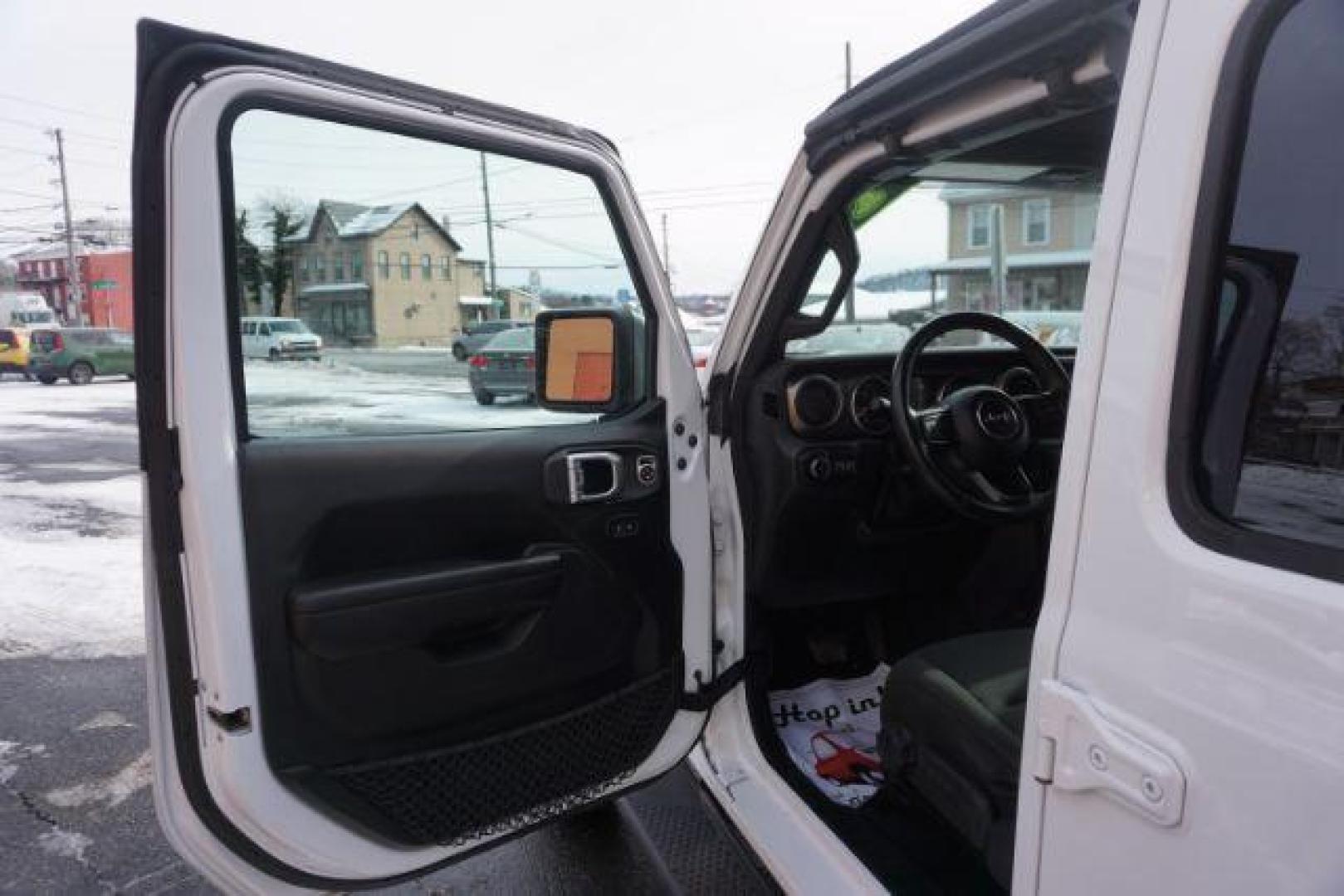 2018 white /black cloth Jeep Wrangler Unlimited Sport (1C4HJXDG1JW) with an 3.6L V6 DOHC 24V FFV engine, 6-Speed Automatic transmission, located at 312 Centre Ave, Schuylkill Haven, PA, 17972, (570) 593-5278, 40.638130, -76.177383 - Photo#14