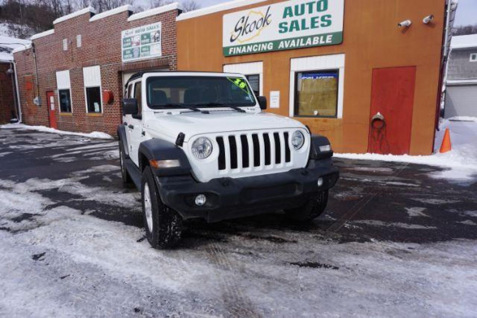 2018 white /black cloth Jeep Wrangler Unlimited Sport (1C4HJXDG1JW) with an 3.6L V6 DOHC 24V FFV engine, 6-Speed Automatic transmission, located at 312 Centre Ave, Schuylkill Haven, PA, 17972, (570) 593-5278, 40.638130, -76.177383 - Photo#1