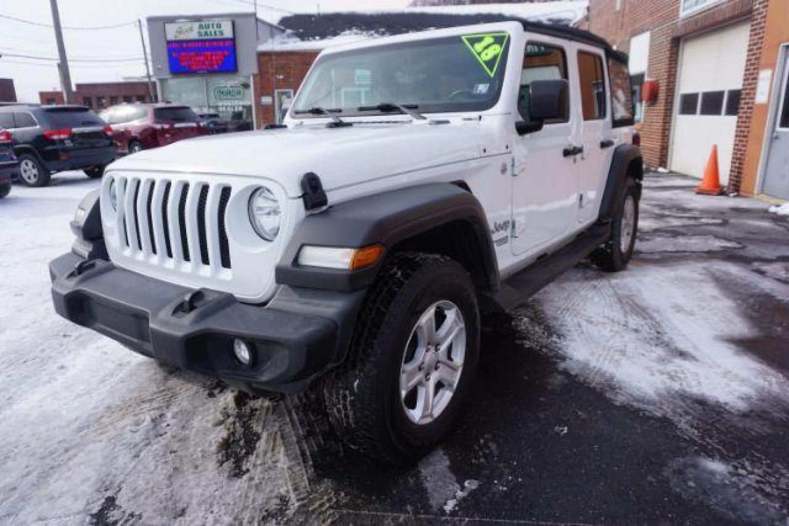 2018 white /black cloth Jeep Wrangler Unlimited Sport (1C4HJXDG1JW) with an 3.6L V6 DOHC 24V FFV engine, 6-Speed Automatic transmission, located at 312 Centre Ave, Schuylkill Haven, PA, 17972, (570) 593-5278, 40.638130, -76.177383 - Photo#3