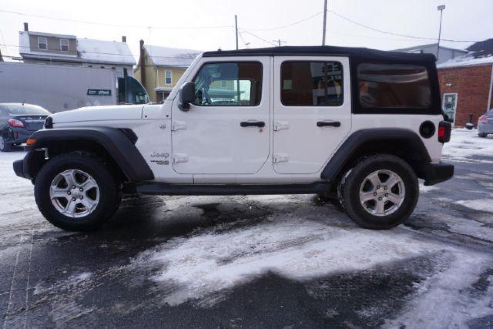 2018 white /black cloth Jeep Wrangler Unlimited Sport (1C4HJXDG1JW) with an 3.6L V6 DOHC 24V FFV engine, 6-Speed Automatic transmission, located at 312 Centre Ave, Schuylkill Haven, PA, 17972, (570) 593-5278, 40.638130, -76.177383 - Photo#6