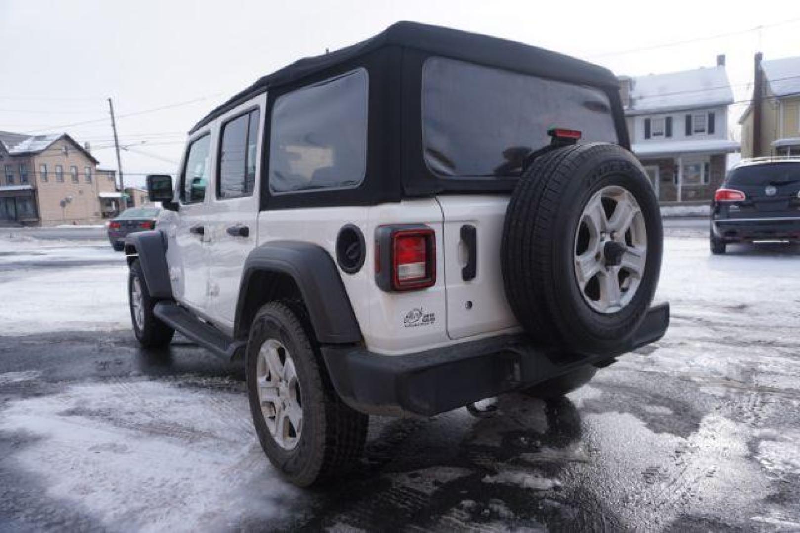 2018 white /black cloth Jeep Wrangler Unlimited Sport (1C4HJXDG1JW) with an 3.6L V6 DOHC 24V FFV engine, 6-Speed Automatic transmission, located at 312 Centre Ave, Schuylkill Haven, PA, 17972, (570) 593-5278, 40.638130, -76.177383 - Photo#7