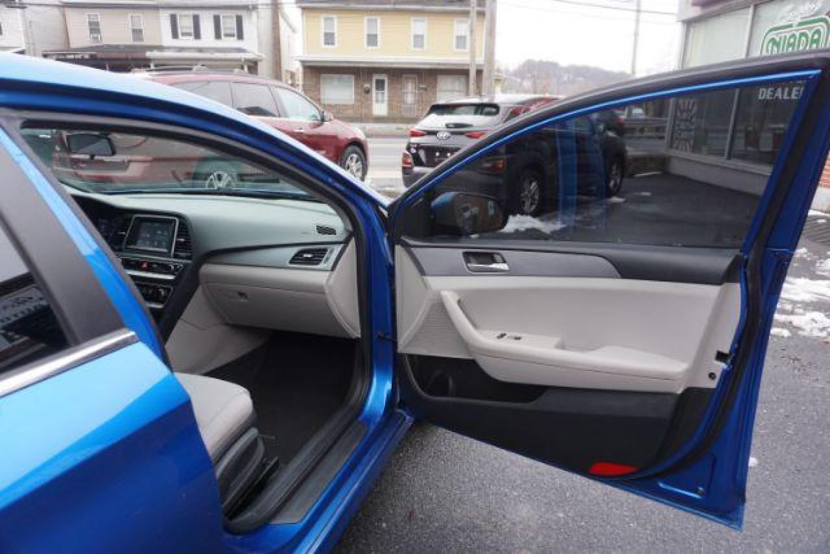 2018 Electric Blue /Beige, premium cloth Hyundai Sonata SE (5NPE24AF2JH) with an 2.4L L4 DOHC 16V engine, 7-Speed Automatic transmission, located at 312 Centre Ave, Schuylkill Haven, PA, 17972, (570) 593-5278, 40.638130, -76.177383 - Photo#44