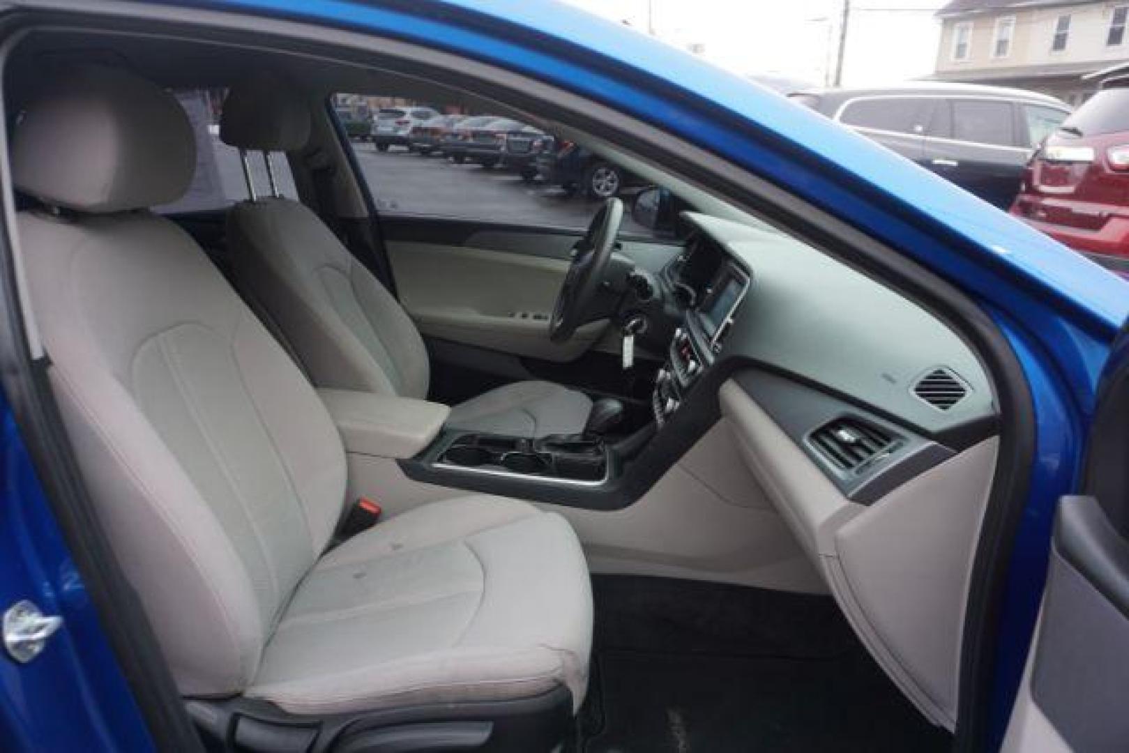 2018 Electric Blue /Beige, premium cloth Hyundai Sonata SE (5NPE24AF2JH) with an 2.4L L4 DOHC 16V engine, 7-Speed Automatic transmission, located at 312 Centre Ave, Schuylkill Haven, PA, 17972, (570) 593-5278, 40.638130, -76.177383 - Photo#48