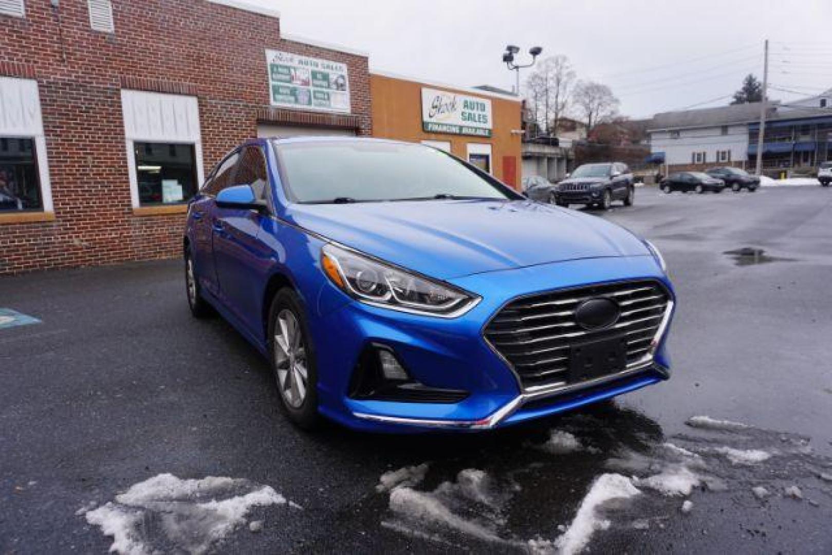 2018 Electric Blue /Beige, premium cloth Hyundai Sonata SE (5NPE24AF2JH) with an 2.4L L4 DOHC 16V engine, 7-Speed Automatic transmission, located at 312 Centre Ave, Schuylkill Haven, PA, 17972, (570) 593-5278, 40.638130, -76.177383 - Photo#4