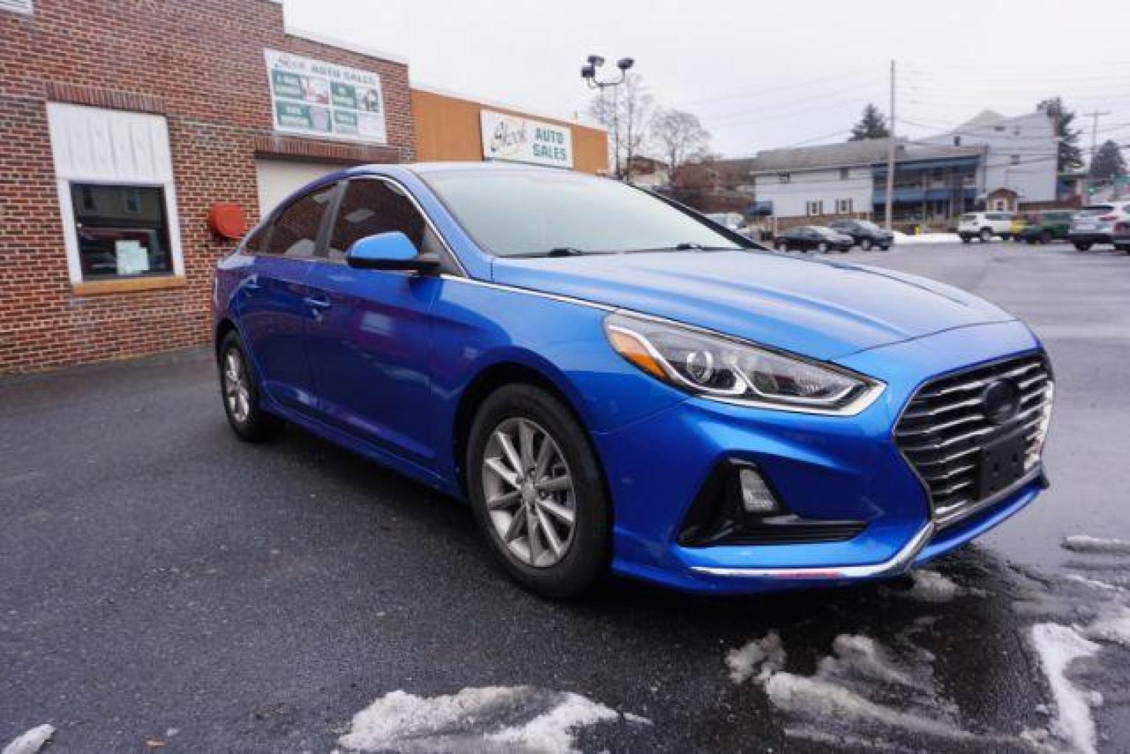 2018 Electric Blue /Beige, premium cloth Hyundai Sonata SE (5NPE24AF2JH) with an 2.4L L4 DOHC 16V engine, 7-Speed Automatic transmission, located at 312 Centre Ave, Schuylkill Haven, PA, 17972, (570) 593-5278, 40.638130, -76.177383 - Photo#5