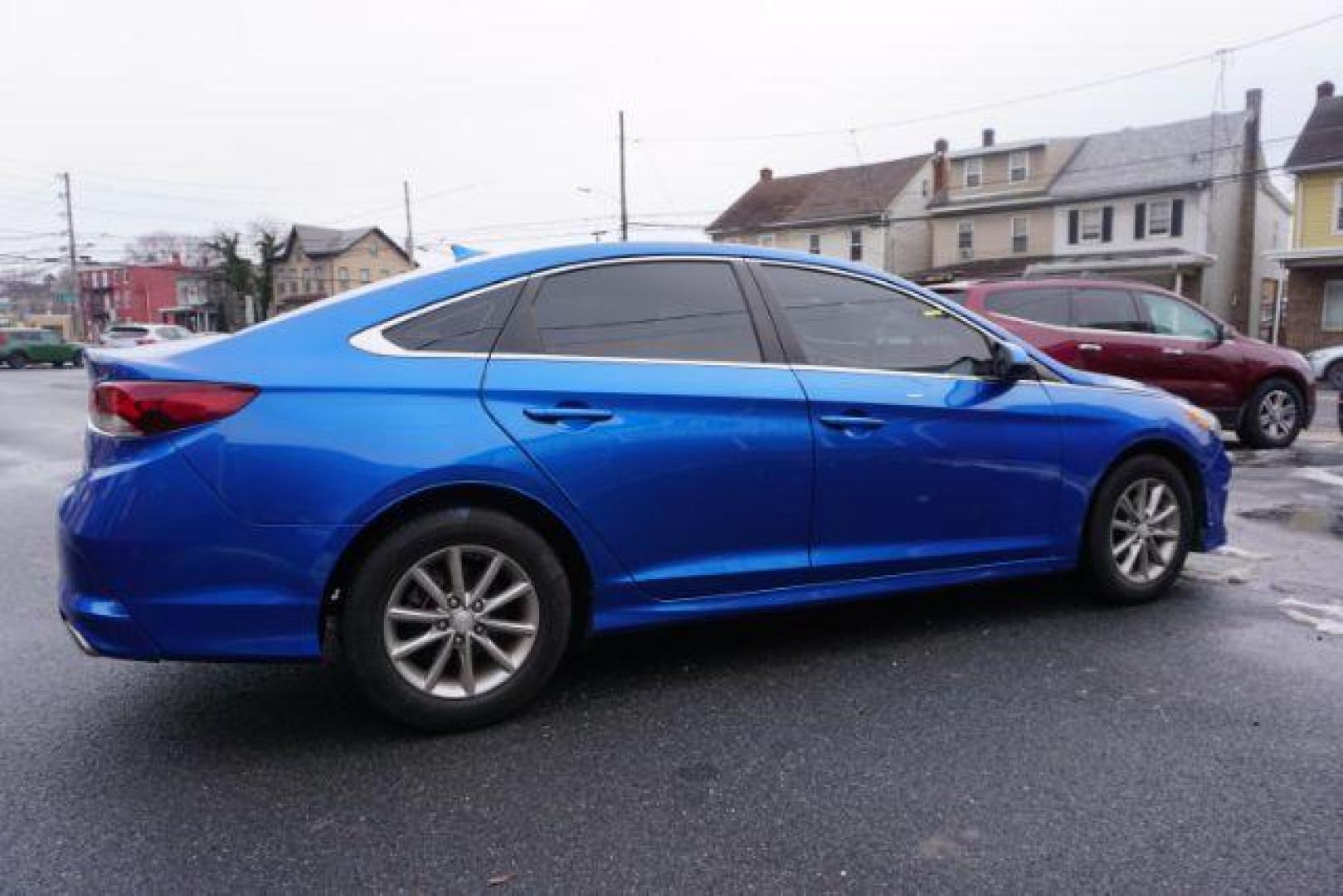 2018 Electric Blue /Beige, premium cloth Hyundai Sonata SE (5NPE24AF2JH) with an 2.4L L4 DOHC 16V engine, 7-Speed Automatic transmission, located at 312 Centre Ave, Schuylkill Haven, PA, 17972, (570) 593-5278, 40.638130, -76.177383 - Photo#8